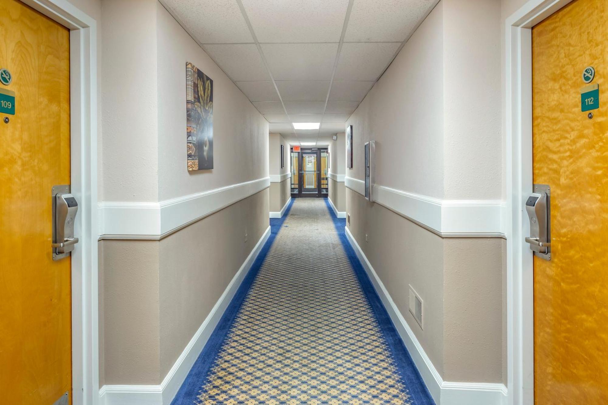 Econo Lodge & Suites Садърн Пайнс Екстериор снимка