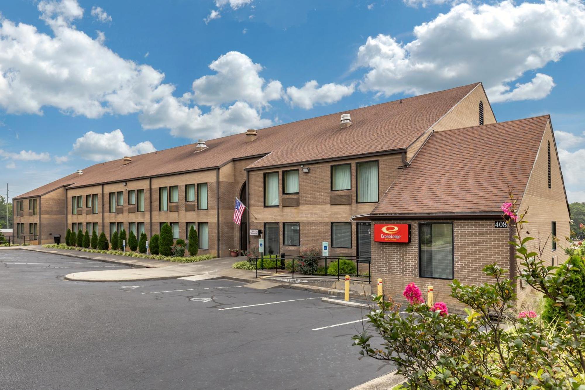 Econo Lodge & Suites Садърн Пайнс Екстериор снимка