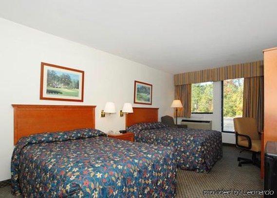 Econo Lodge & Suites Садърн Пайнс Съоръжения снимка