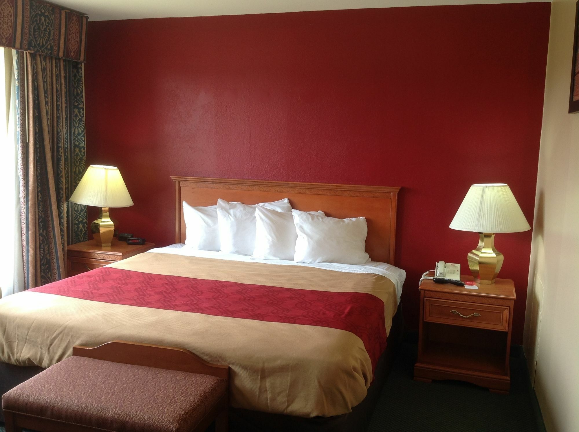 Econo Lodge & Suites Садърн Пайнс Екстериор снимка